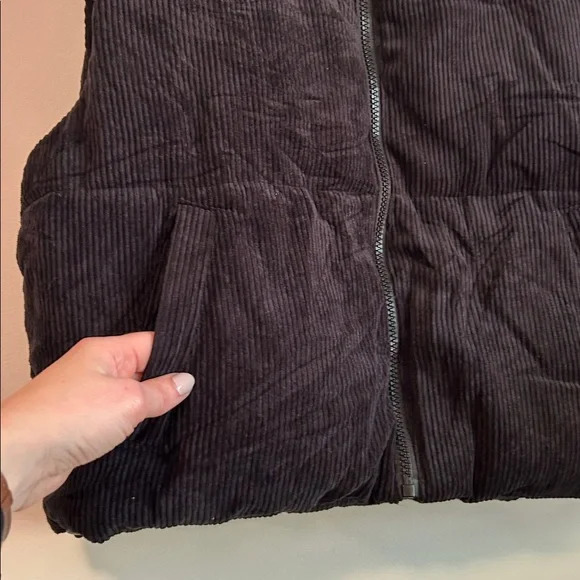 LOVE TREE Corduroy Cropped Vest with Sherpa Lining - Picture 3 of 12